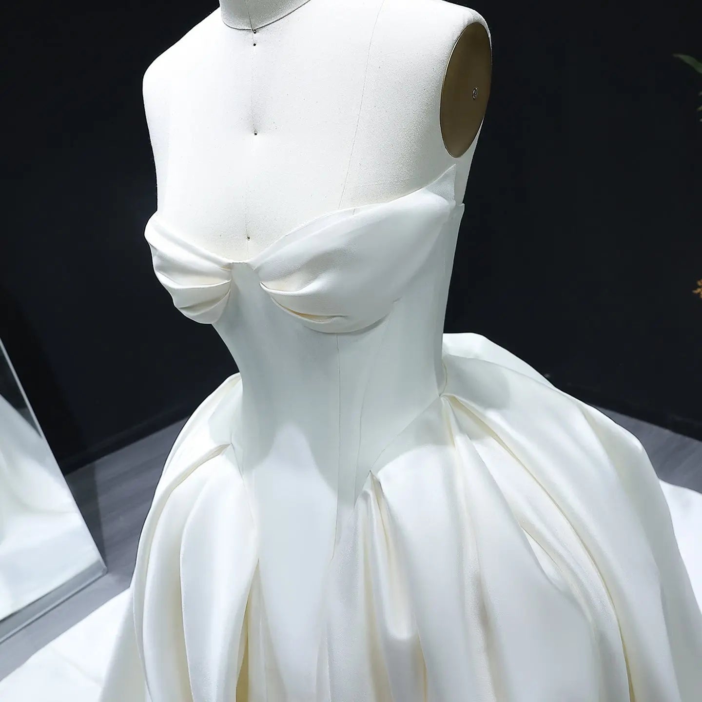 Luxury Sweetheart Satin Ball Gown Wedding Dress with Overskirt SW010