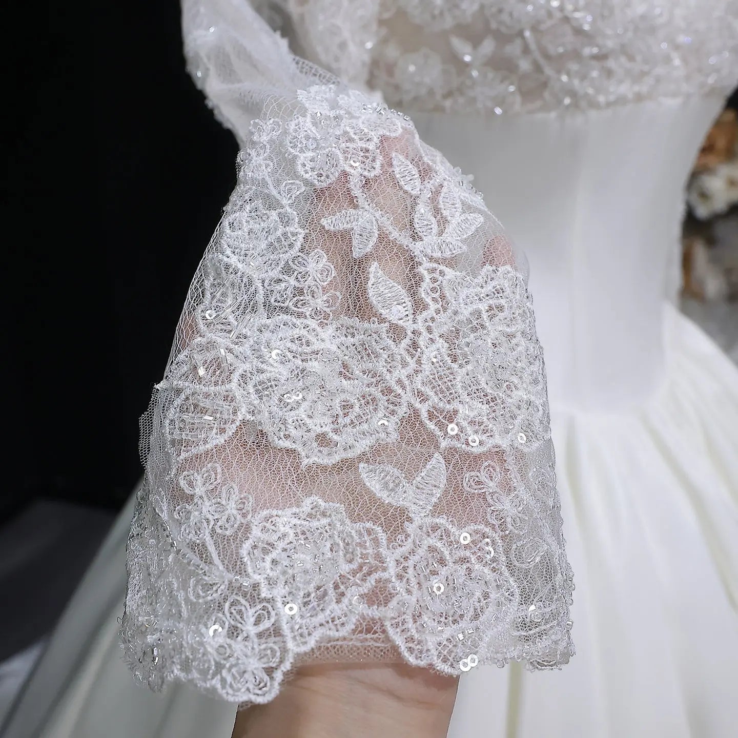 Classic Long Sleeve Lace Ball Gown Wedding Dress SW075