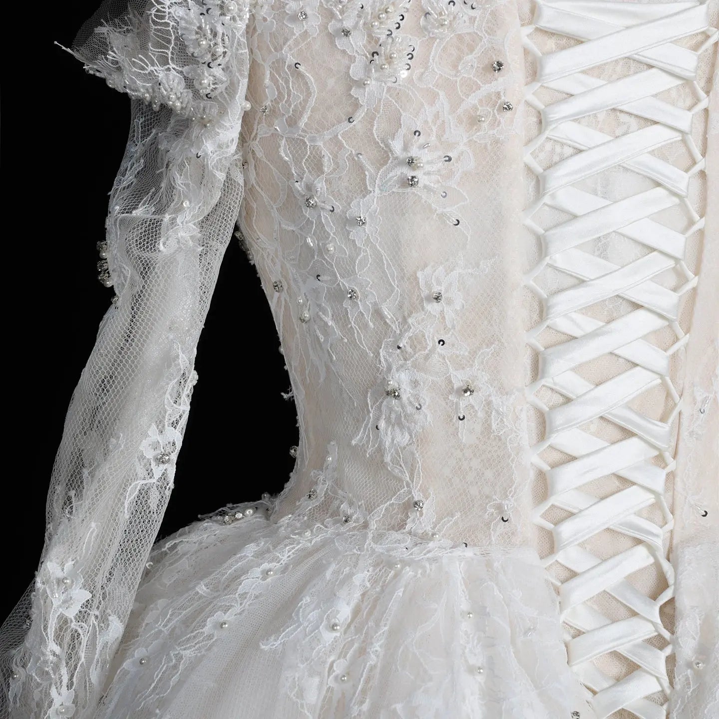 White Lace and Tulle Ball Gown Wedding Dress Off the Shoulder Beaded Bridal Dress SW679