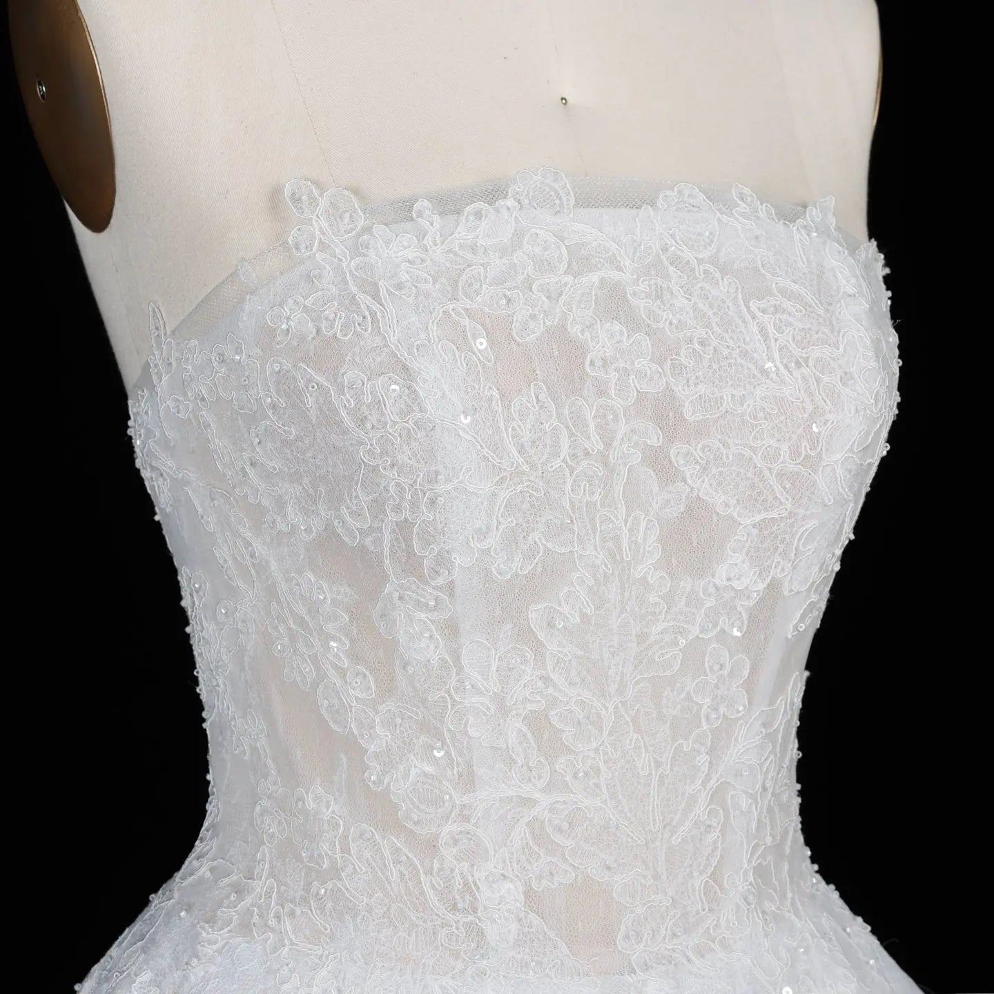 White Corset Strapless Lace Applique Tulle Bridal Ball Gown Wedding Dress SW611