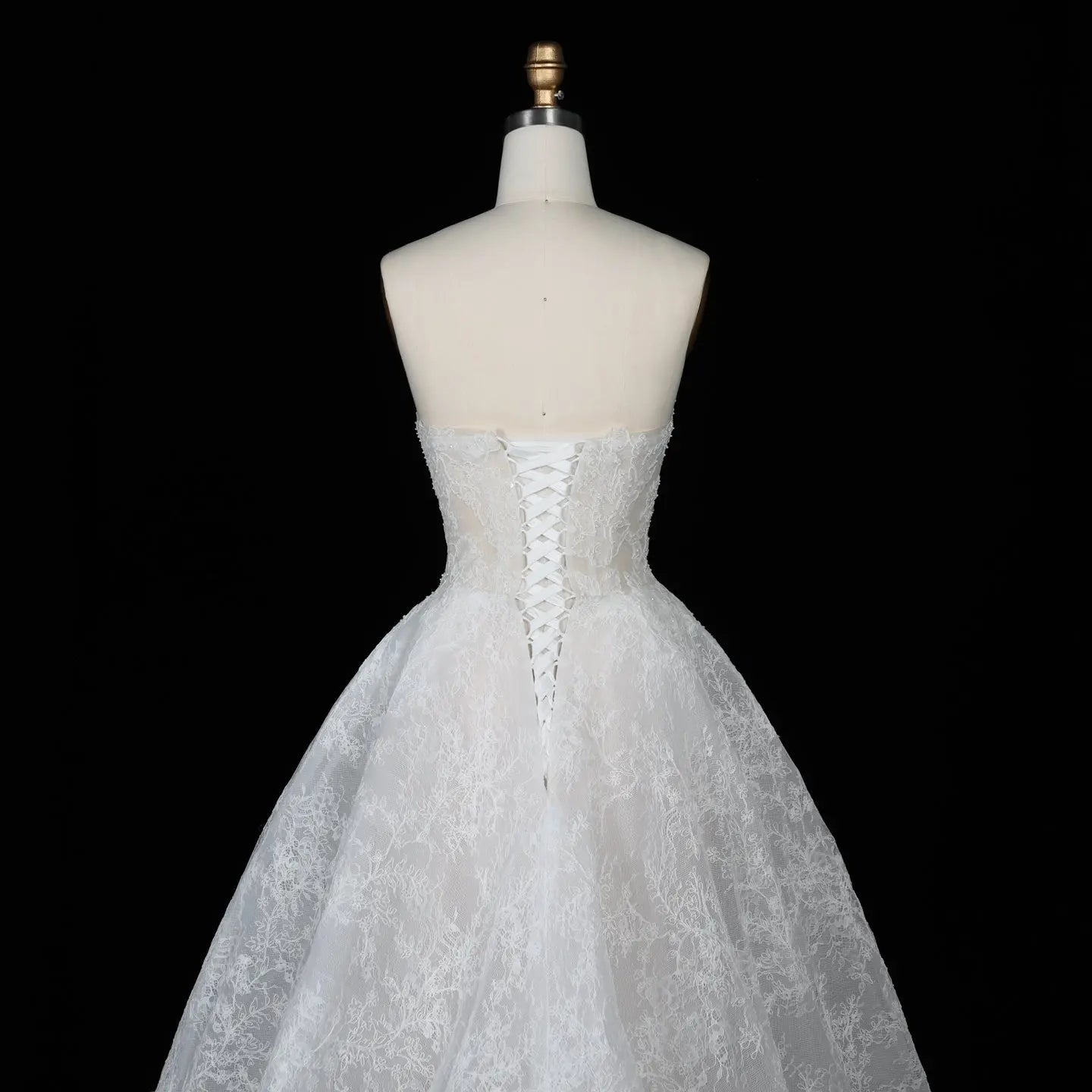 White Corset Strapless Lace Applique Tulle Bridal Ball Gown Wedding Dress SW611