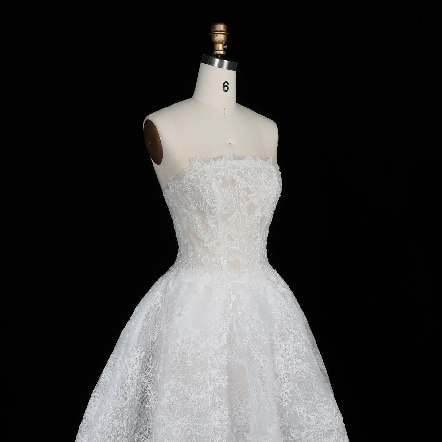 White Corset Strapless Lace Applique Tulle Bridal Ball Gown Wedding Dress SW611