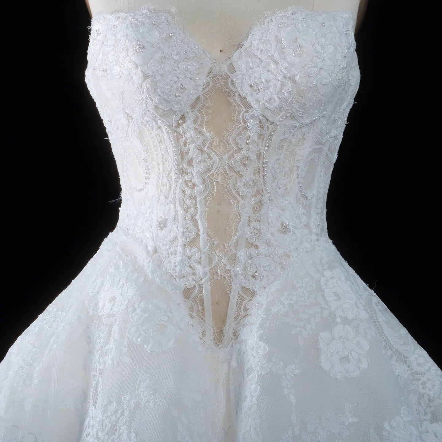 Luxury Ivory Strapless Lace Train Wedding Dress with Scarf SW166