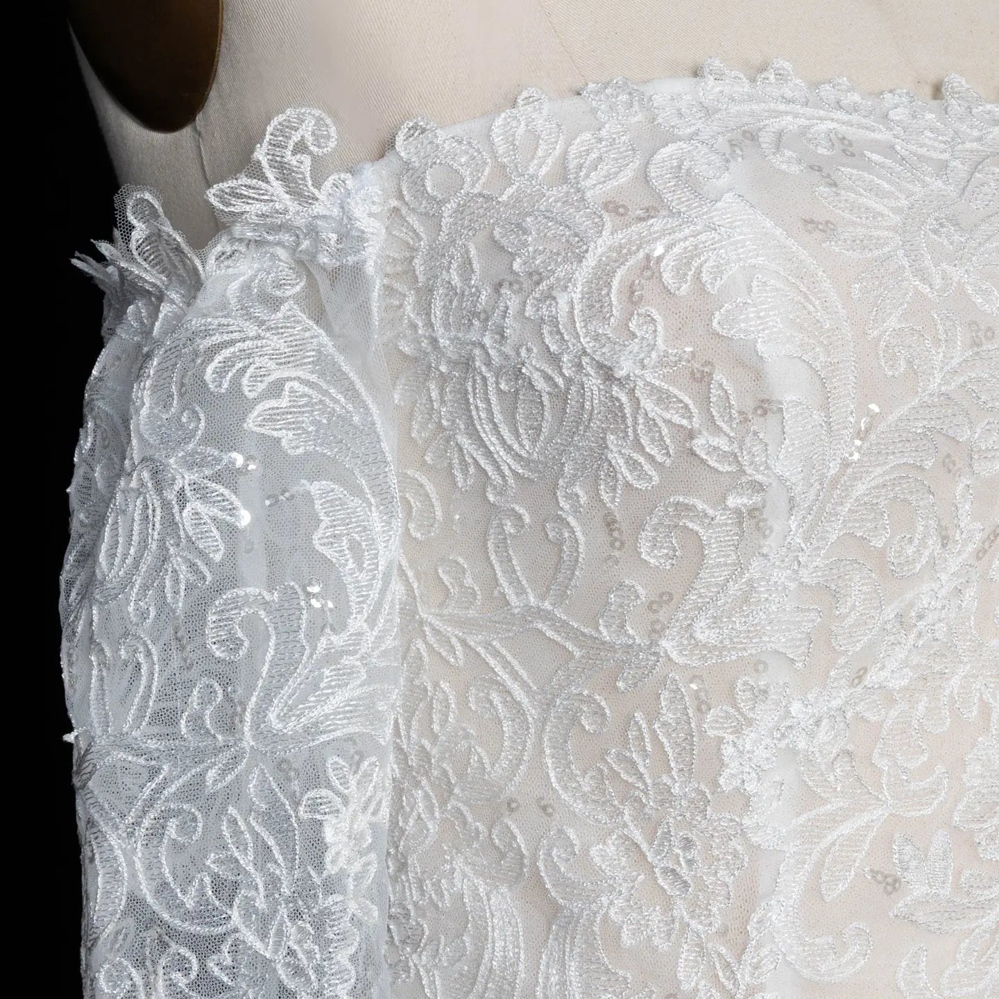 Off White  Lace Stunning Feminine Mermaid Wedding Dress Train  SW650