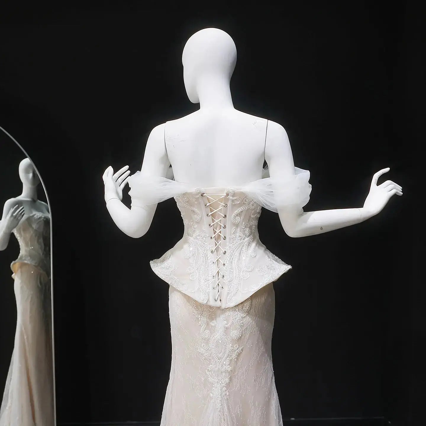 Luxury Ivory Off-the-Shoulder Lace Corset Tulle Train Wedding Dress SW126