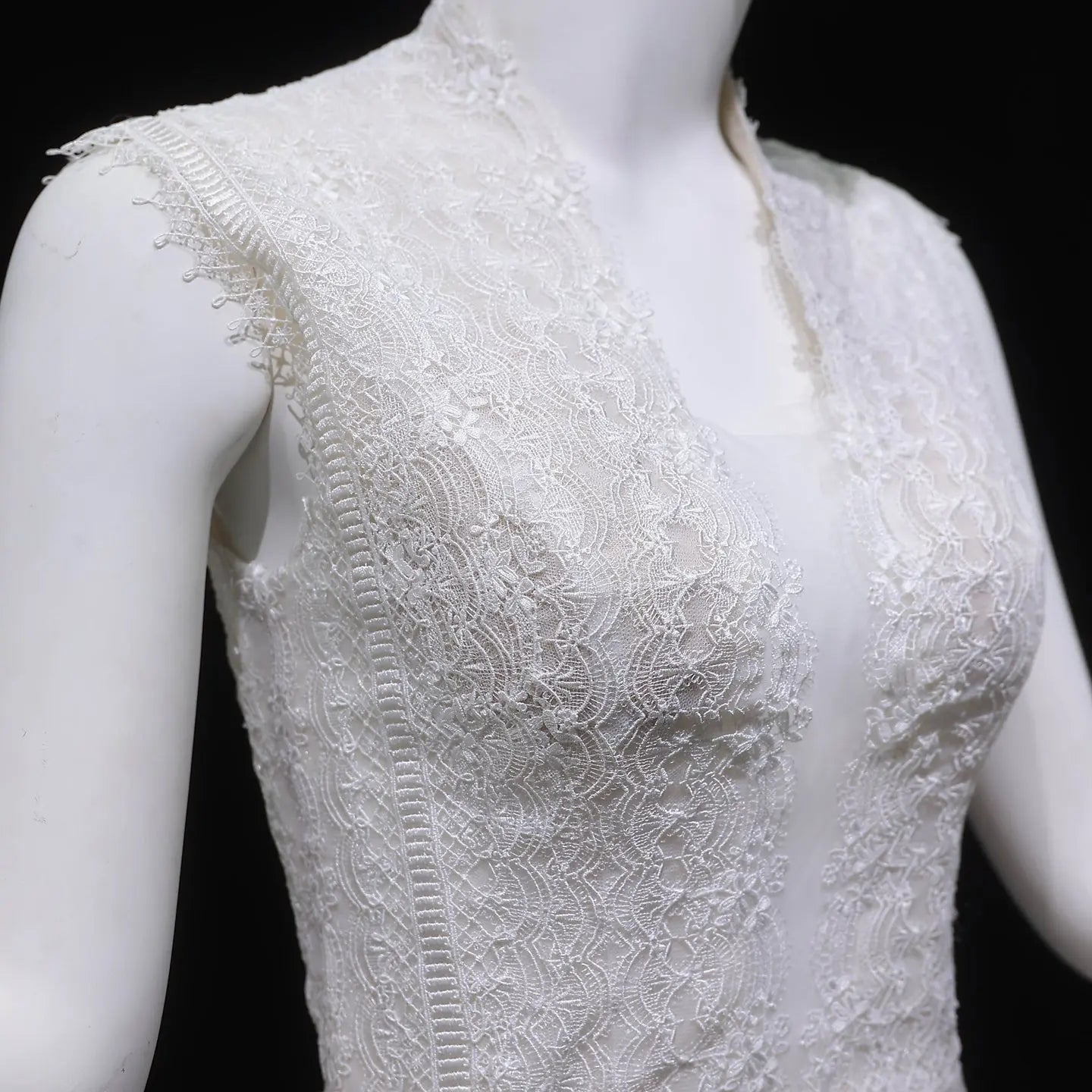 Elegant Ivory High Neck Sheer Lace Long Sleeves Mermaid Wedding Dress with Veil SW662