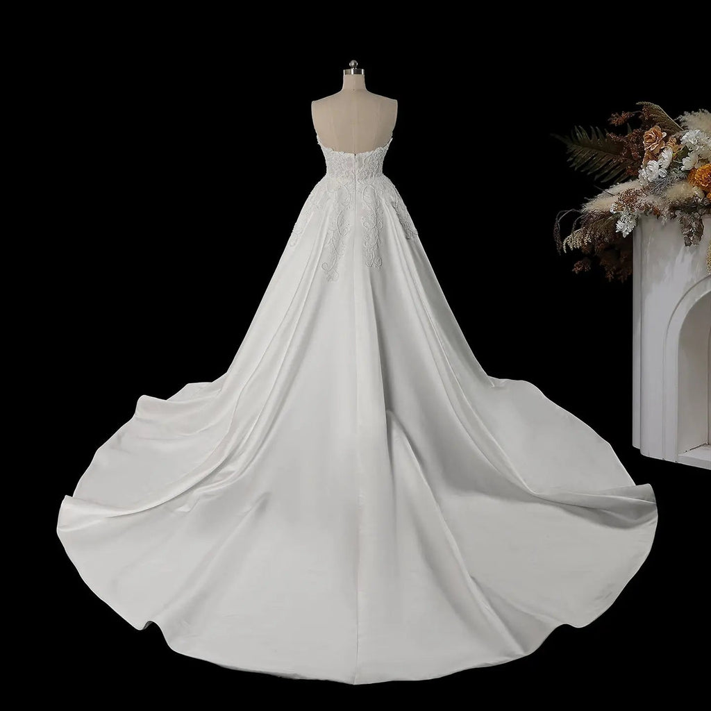 White Satin Strapless Wedding Dress Lace Appliques Sweetheart Neckline Ball Gown SW743
