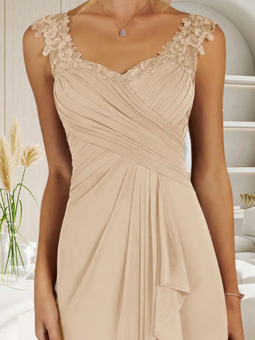 Vestido de malla plisada con escote corazón y corte en A color champán