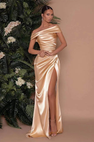 Schulterfreies Charmeuse-Ballkleid mit Schlitz und Rüschen