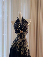 Vestido de noite longo elegante preto com alças ao pescoço, cetim, estampado floral com lantejoulas, corte evasê, vestido de baile Y8568