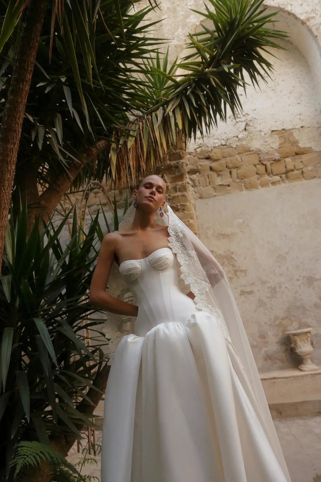 Classic White Satin Strapless Ball Gown Wedding Dress with Veil SW191