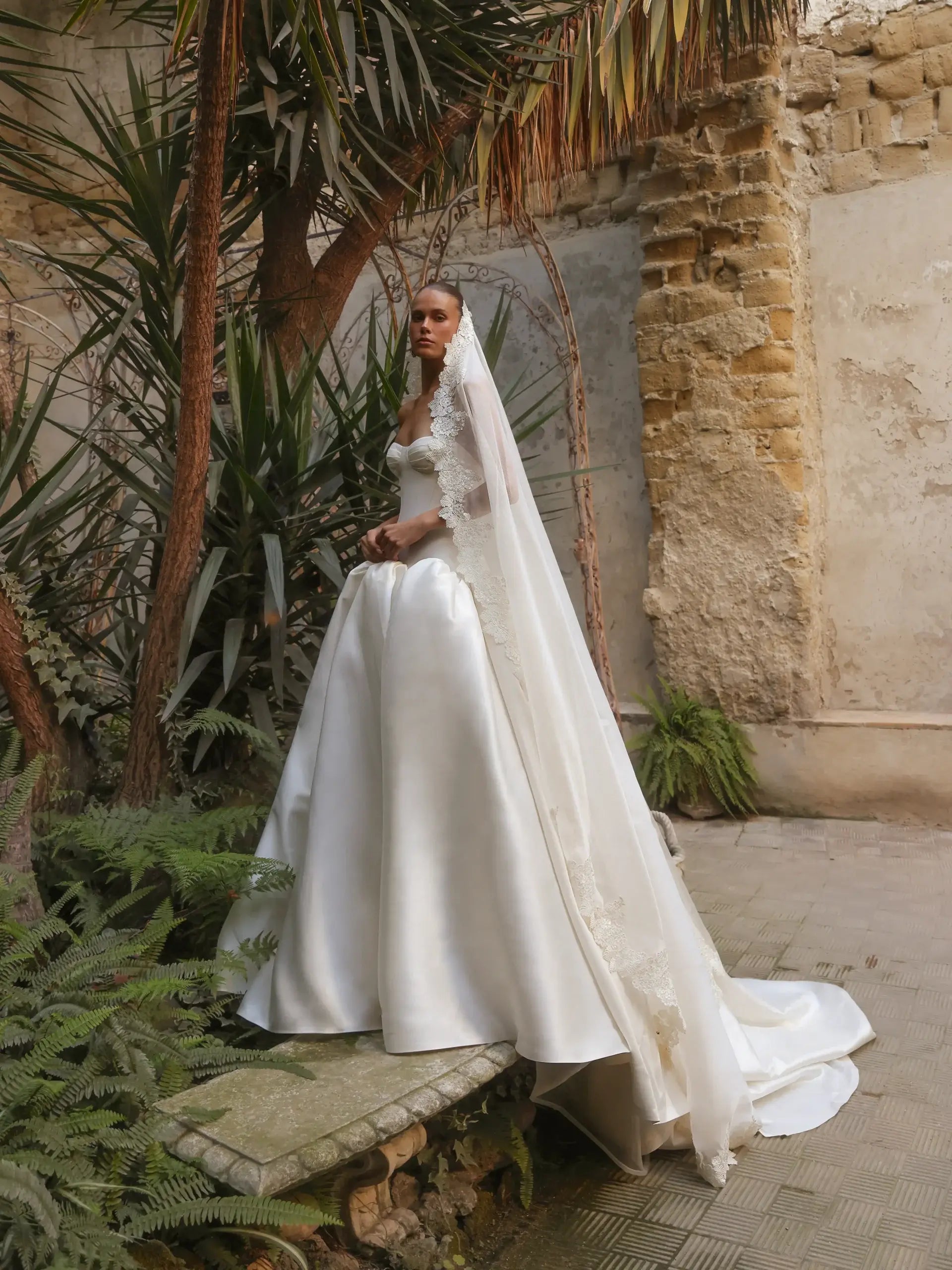Classic White Satin Strapless Ball Gown Wedding Dress with Veil SW191