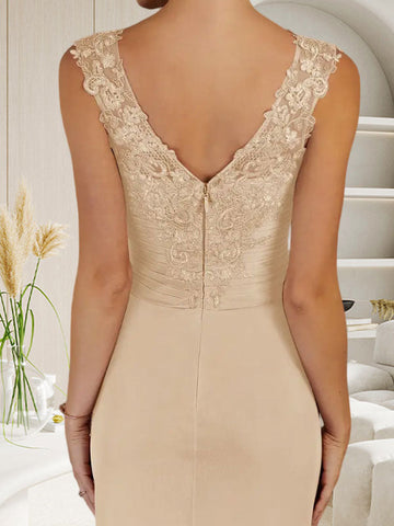 Vestido de malla plisada con escote corazón y corte en A color champán