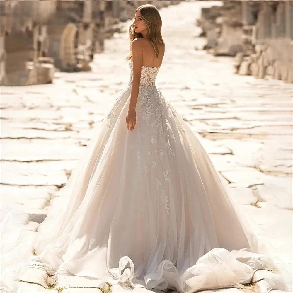 Boho Beach Strapless A Line Wedding Dresses for Women Sleeveless Bridal Lace Appliques Bride Gowns Backless Vestidos by payinti