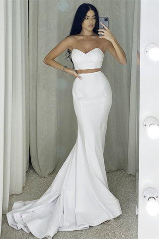 Vestido de fiesta blanco de dos piezas con corte sirena largo sin tirantes