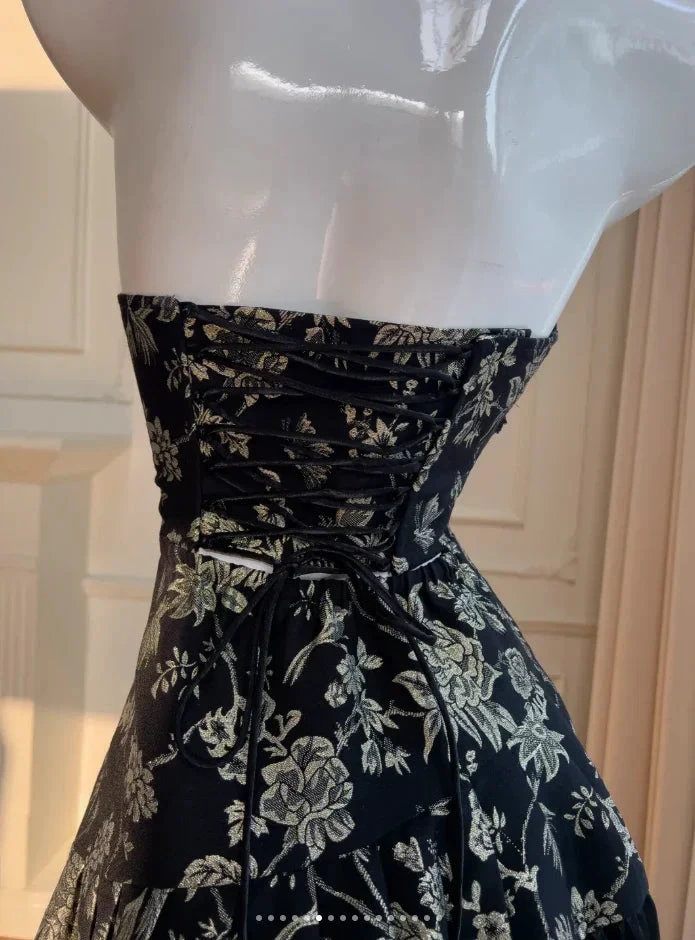 Vestido de noite longo elegante preto com alças ao pescoço, cetim, estampado floral com lantejoulas, corte evasê, vestido de baile Y8568