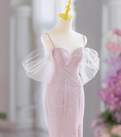 Elegante vestido de noche de sirena rosa con tirantes finos y cuentas Y7615