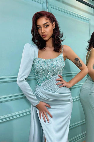 Langärmliges Pailletten-Meerjungfrauen-Satin-Ballkleid mit Schlitz