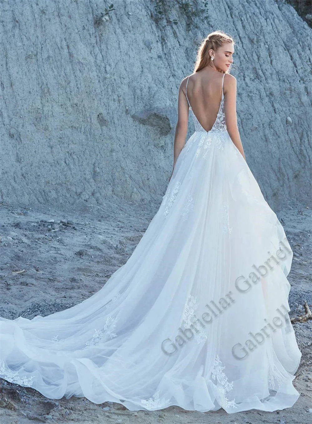 Delicate Ruffled Spaghetti Straps Wedding Dresses V-neck Appliques A-line Wedding Gowns Abito Da Sposa Customer Made by payinti