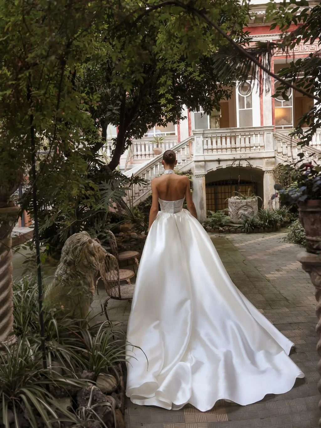 Luxury White Satin Strapless High Slit Ball Gown Wedding Dress with Choker SW186