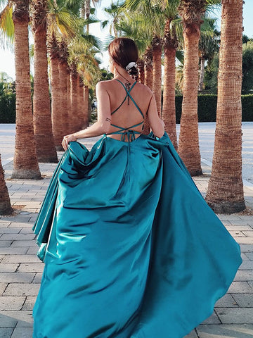 Langes Ballkleid mit offenem Rücken, Schlitz vorne und Spaghettiträgern