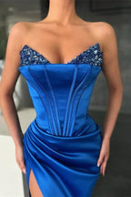 Robe de bal longue sirène bleu royal en satin avec décolleté cœur et fente