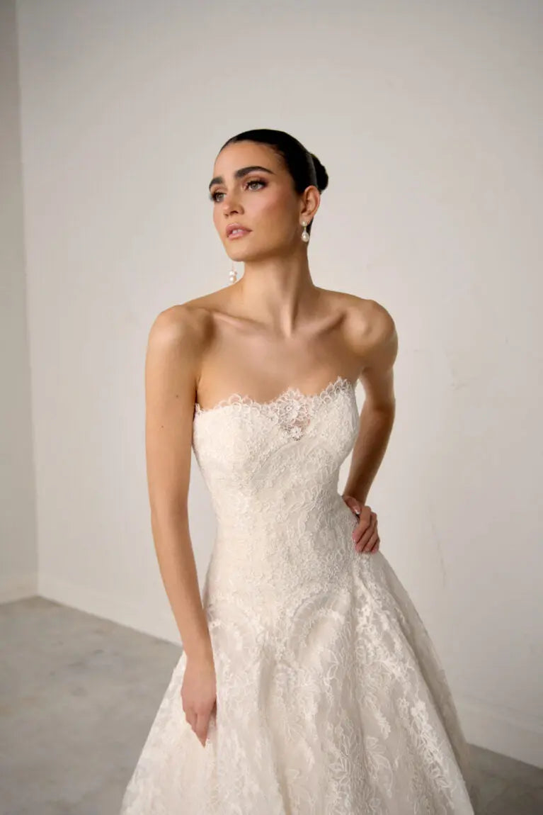 White Classic Eyelash Lace A Line Wedding Dress for Bride SW700