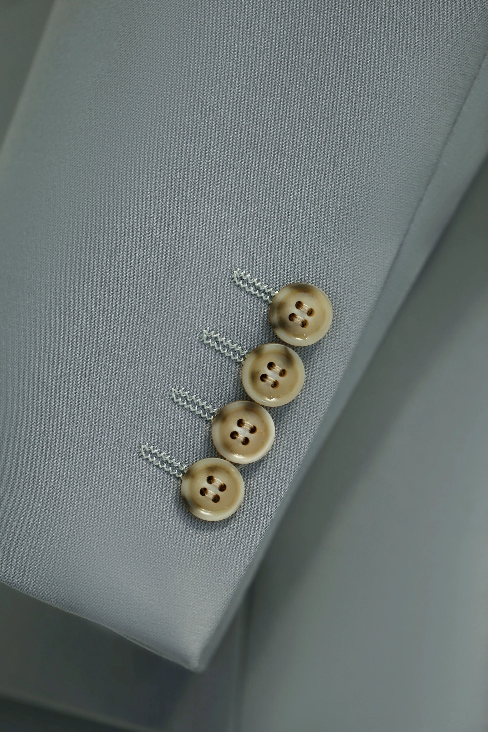 Three-Piece Light Grey Wool Suit | Tailored Formal Groom & Business Suit by 男装