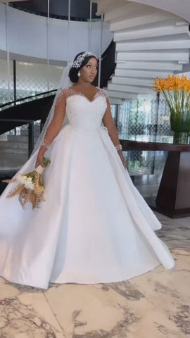 A-Linie, exquisites, bodenlanges, langärmliges Brautkleid aus Spitze mit V-Ausschnitt und Tüll und Perlenbesatz