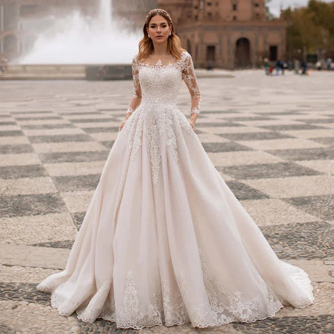 A-Linie Rundhals Brautkleid Kristallperlen Elegante Damen Böhmische Spitze Applikation Langarm Braut Brautkleider Seaside Party 