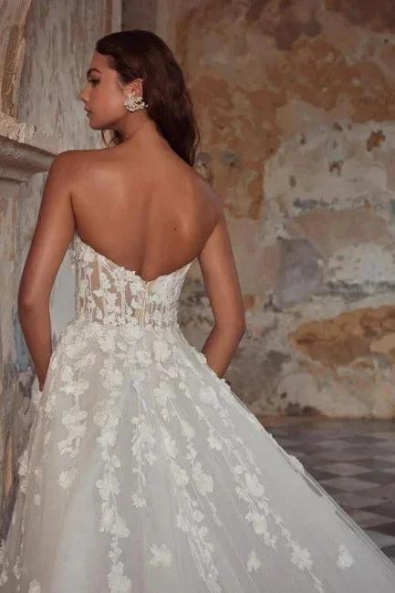 A-Line Sweetheart Floor-Length Strapless Tulle Wedding Dresses with Appliques by misshow.com