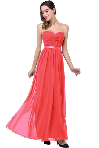 Vestido de dama de honor de gasa sin tirantes de corte A con drapeado
