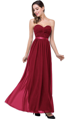 Vestido de dama de honor de gasa sin tirantes de corte A con drapeado