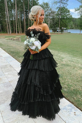 Schulterfreies Ballkleid aus Tüll mit Rüschenlagen SYP144