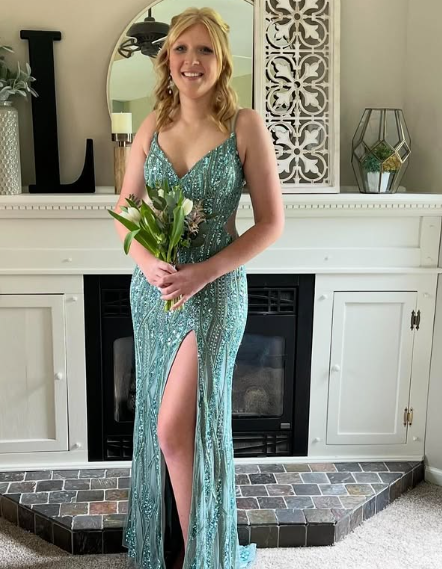 Gorgeous Green Spaghetti Straps Tulle Sequins Evening Gown Slit Prom Dress Y7919 Main Image