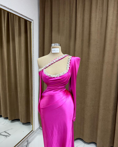 Erstaunliche Spalte Scoop Langarm Strass Satin Ballkleider