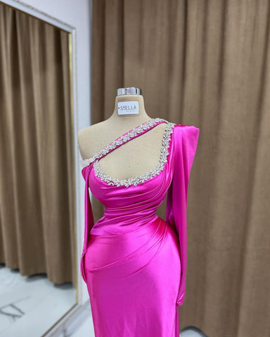 Erstaunliche Spalte Scoop Langarm Strass Satin Ballkleider