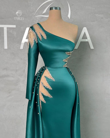 Erstaunliches bodenlanges One-Shoulder-Ballkleid mit Strasssteinen und langen Ärmeln und abnehmbarer Schleppe