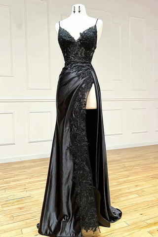 Erstaunliches langes schwarzes ärmelloses Ballkleid aus Spitze mit V-Ausschnitt und Spaghettiträgern und Schlitz