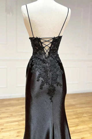 Erstaunliches langes schwarzes ärmelloses Ballkleid aus Spitze mit V-Ausschnitt und Spaghettiträgern und Schlitz