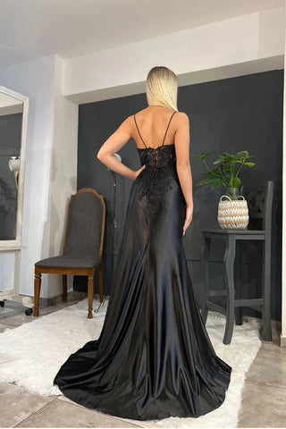 Erstaunliches langes schwarzes ärmelloses Ballkleid aus Spitze mit V-Ausschnitt und Spaghettiträgern und Schlitz