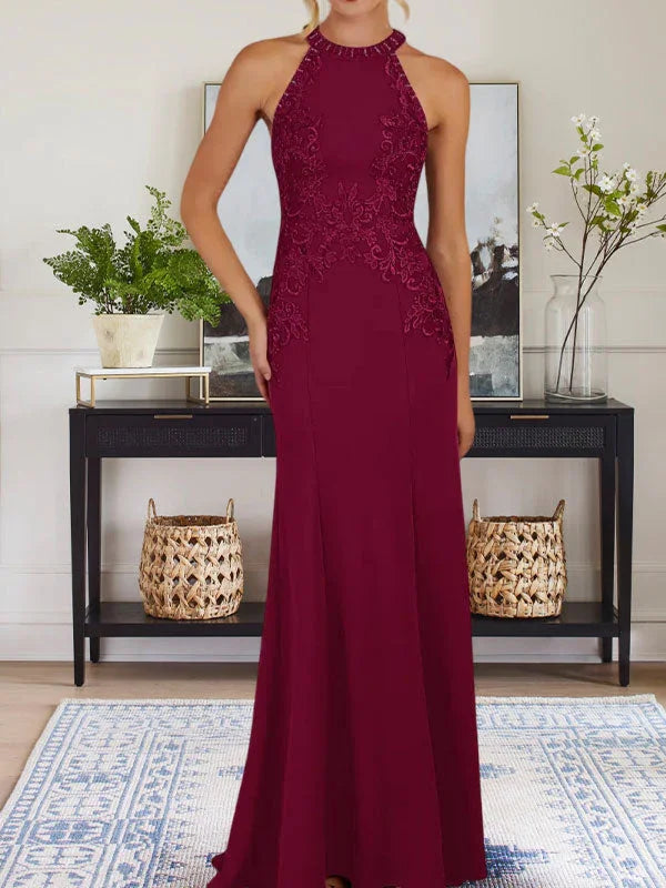 Vestido largo de madre de la novia con cuello halter y apliques en azul polvoriento