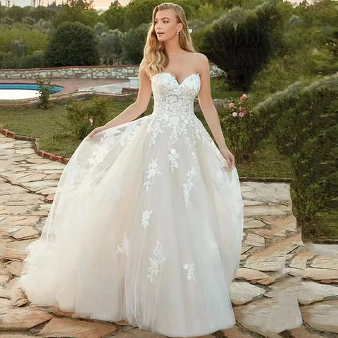 Strand Elfenbein Brautkleider für Frauen 2023 Sommer Sweetheart A-Linie Bodenlang Illusion Brautkleid Schleife Rücken Spitze Applikation 