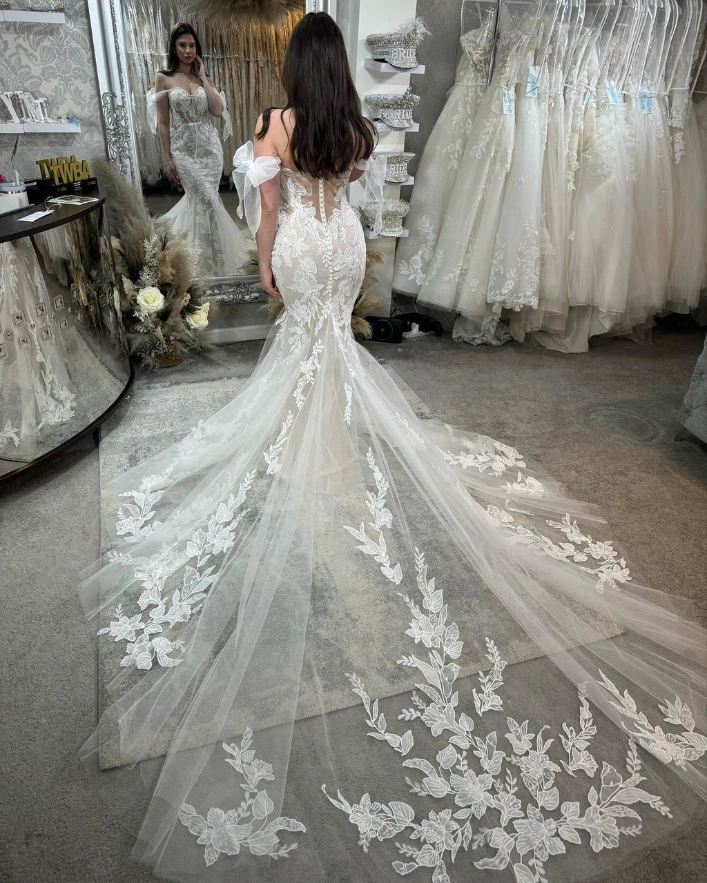 Beautiful Mermaid Sweetheart Sleeveless Appliques Tulle Lace Wedding Dresses by misshow.com