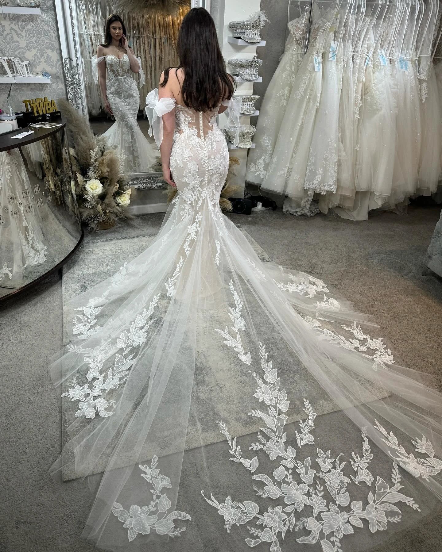 Beautiful Mermaid Sweetheart Sleeveless Appliques Tulle Lace Wedding Dresses by misshow.com