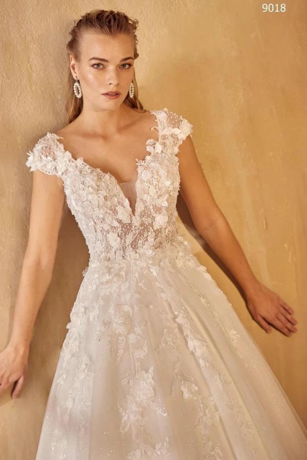 Beautiful V-neck Long A-line Lace Tulle Sleeveless Wedding Dresses by misshow.com