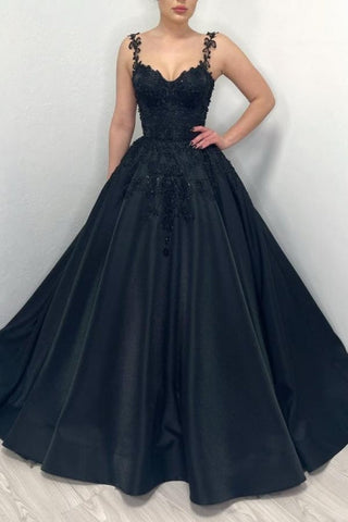 Vestido de noche negro con vuelo y tirantes