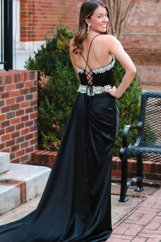 Schwarzes, perlenbesetztes, langes Ballkleid mit V-Ausschnitt und angenähter Schleppe PSK482