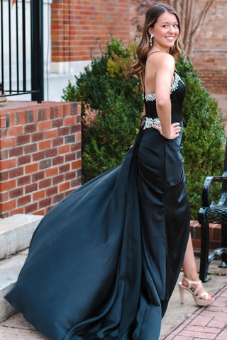 Schwarzes, perlenbesetztes, langes Ballkleid mit V-Ausschnitt und angenähter Schleppe PSK482