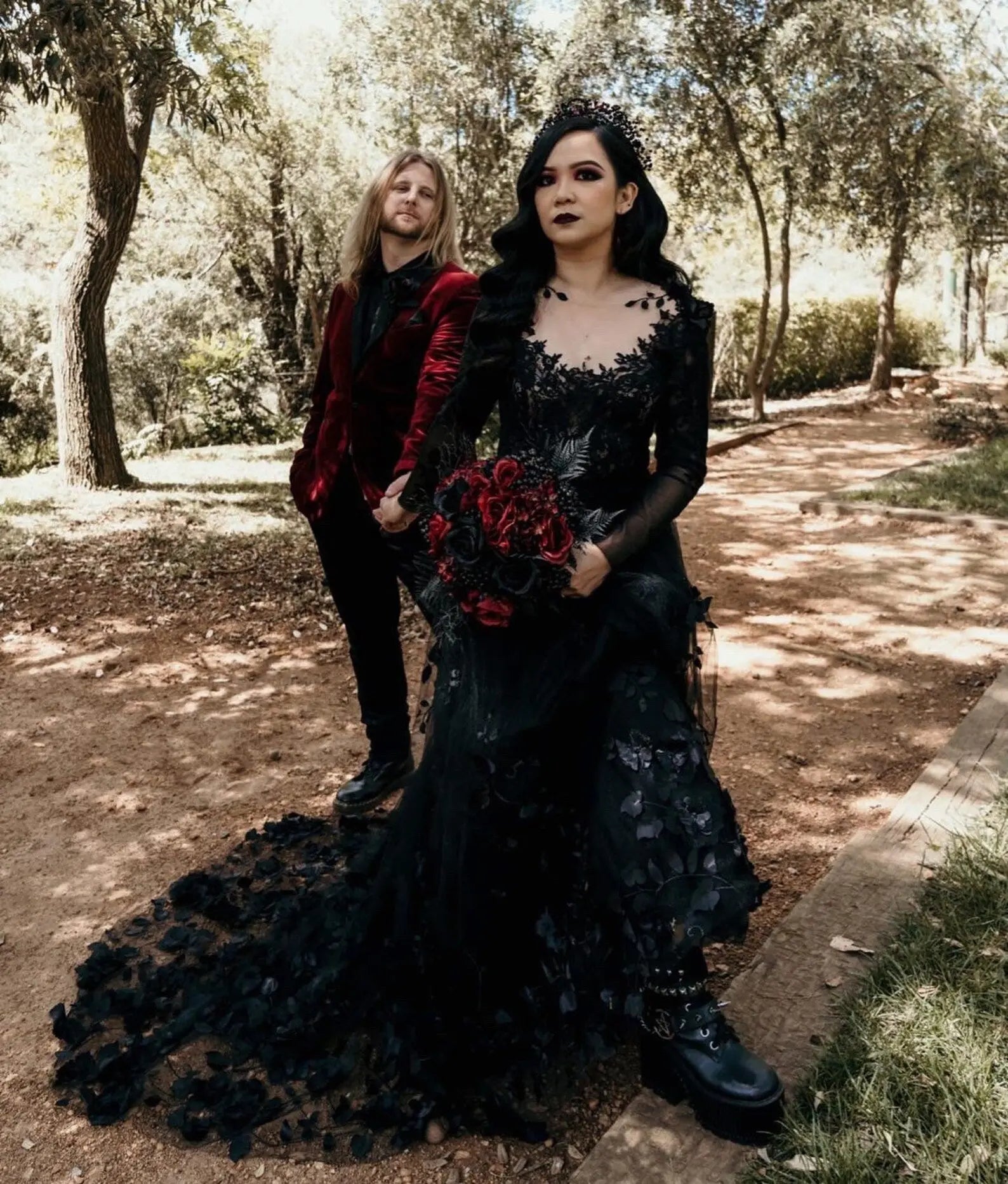 Black Luxury Gothic Wedding Dress 3D Floral Lace Tulle Sweep Train SW551